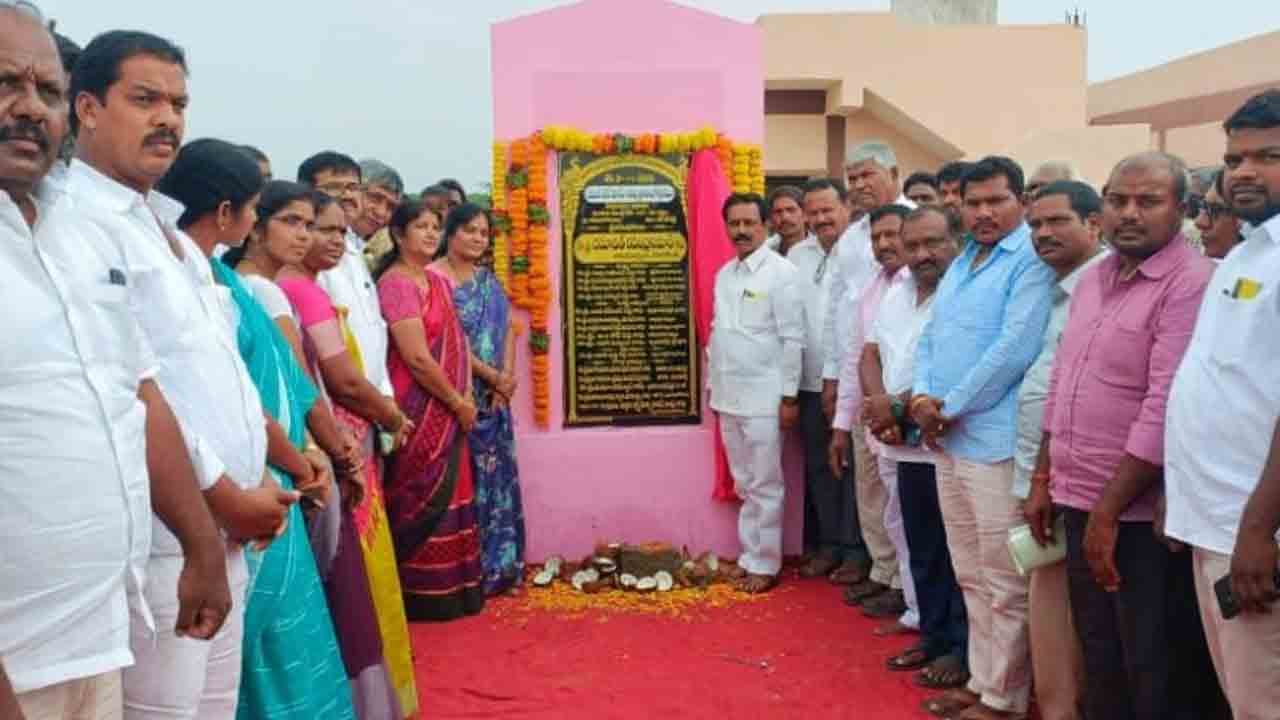 డబుల్‌ బెడ్రూం ఇండ్ల నిర్మాణం