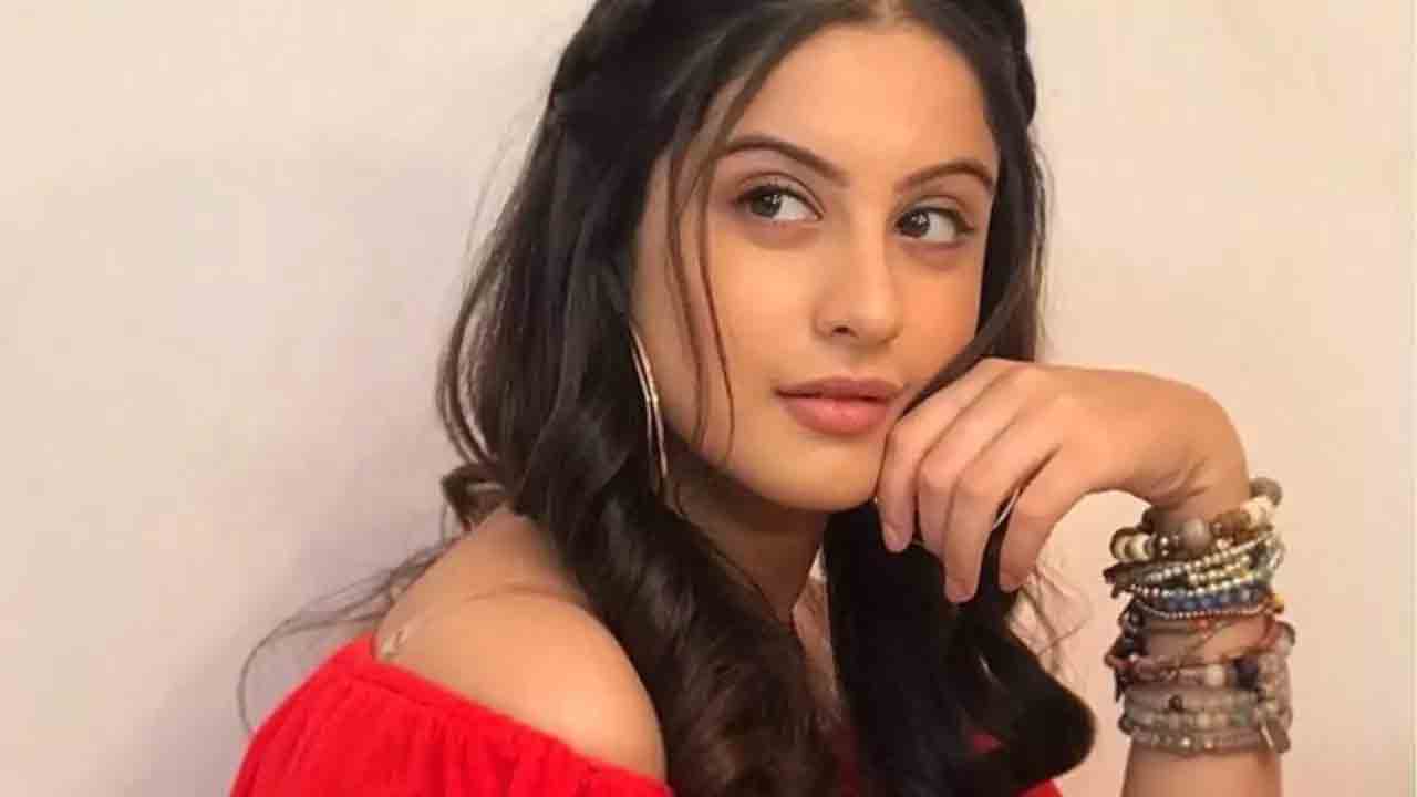 సినీ ఇండస్ట్రీలో మరో విషాదం.. నటి తునీషా శర్మ ఆత్మహత్య