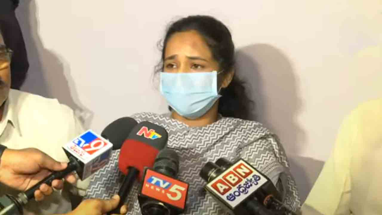 Adibatla Kidnap Case | న‌వీన్ రెడ్డివి అన్ని అబ‌ద్దాలే.. అత‌నితో పెళ్లి కాలేదు : వైశాలి