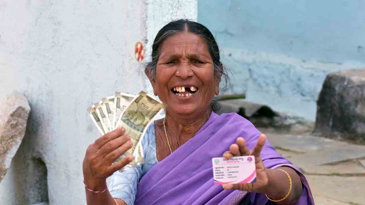 పింఛన్.. మురిసెన్