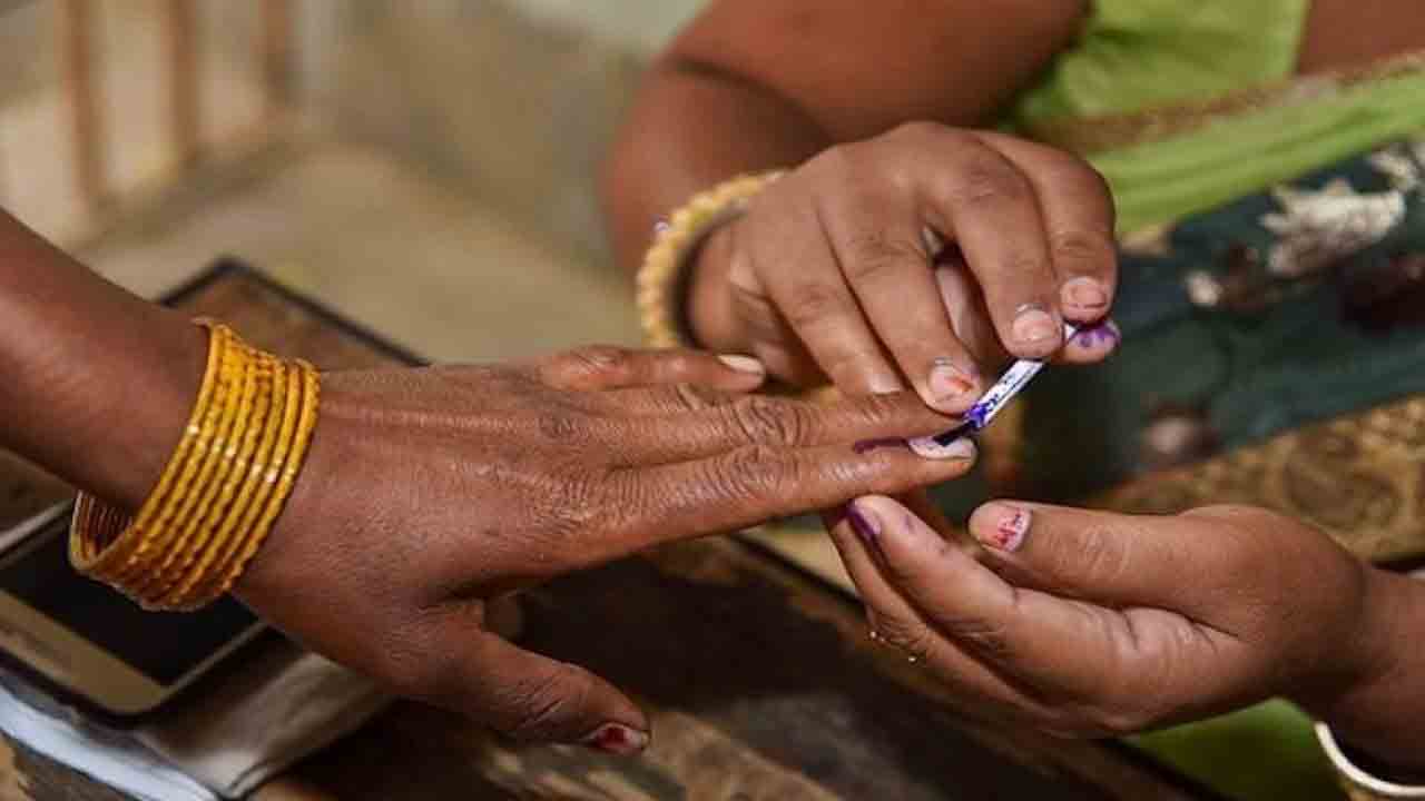 ఉపఎన్నికలు.. మెయిన్‌పురి లోక్‌సభ సహా ఆరు అసెంబ్లీ స్థానాలకు పోలింగ్‌ ప్రారంభం