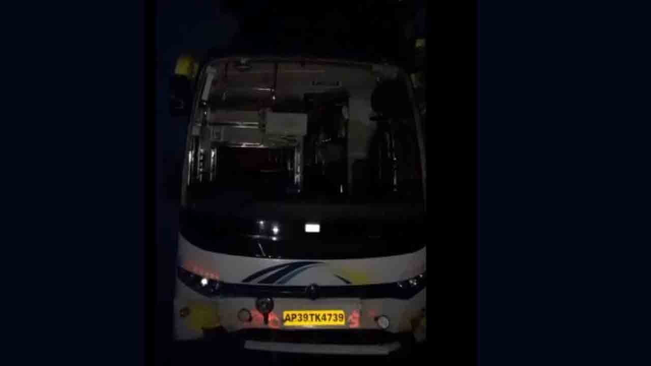 వనపర్తిలో బోల్తాపడిన వోల్వో బస్సు..