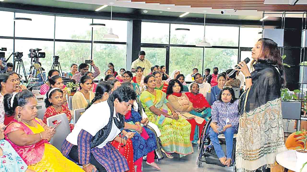 అంగవైకల్యం అడ్డుకాదు..