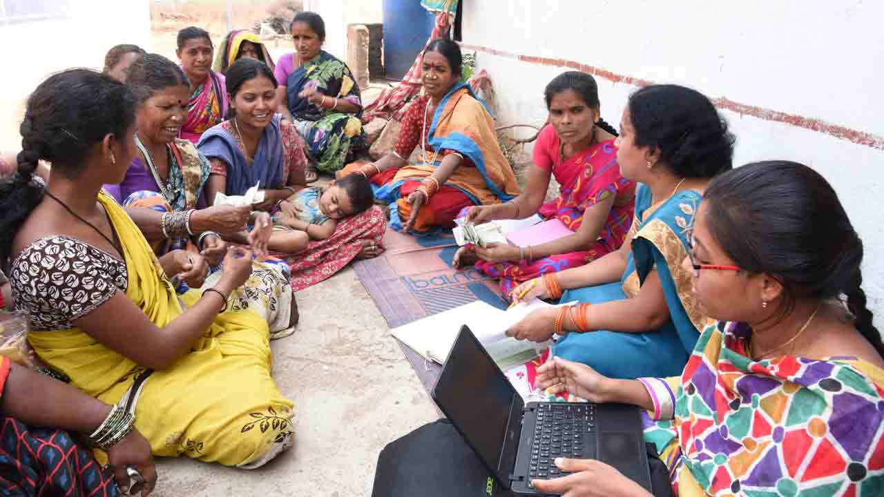 మహిళా సంఘాలకు అడిగినంత రుణం