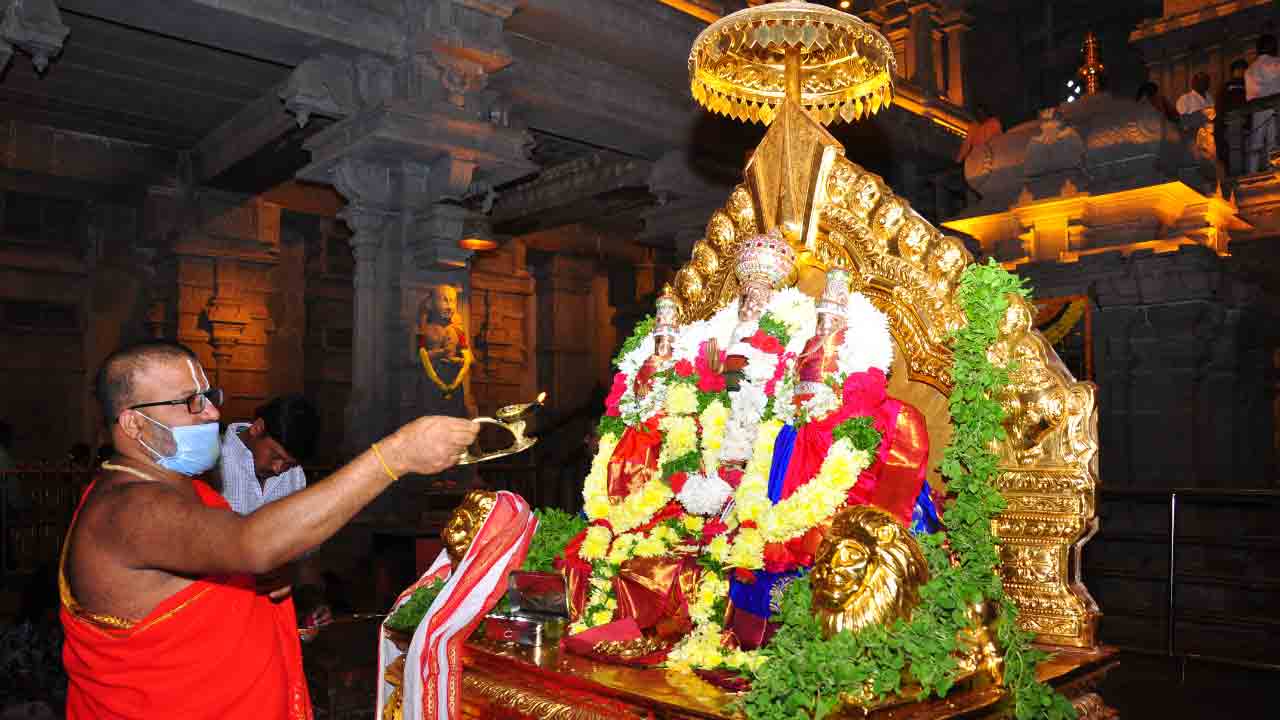 Yadadri | యాదాద్రీశుడికి సువర్ణ పుష్పార్చన