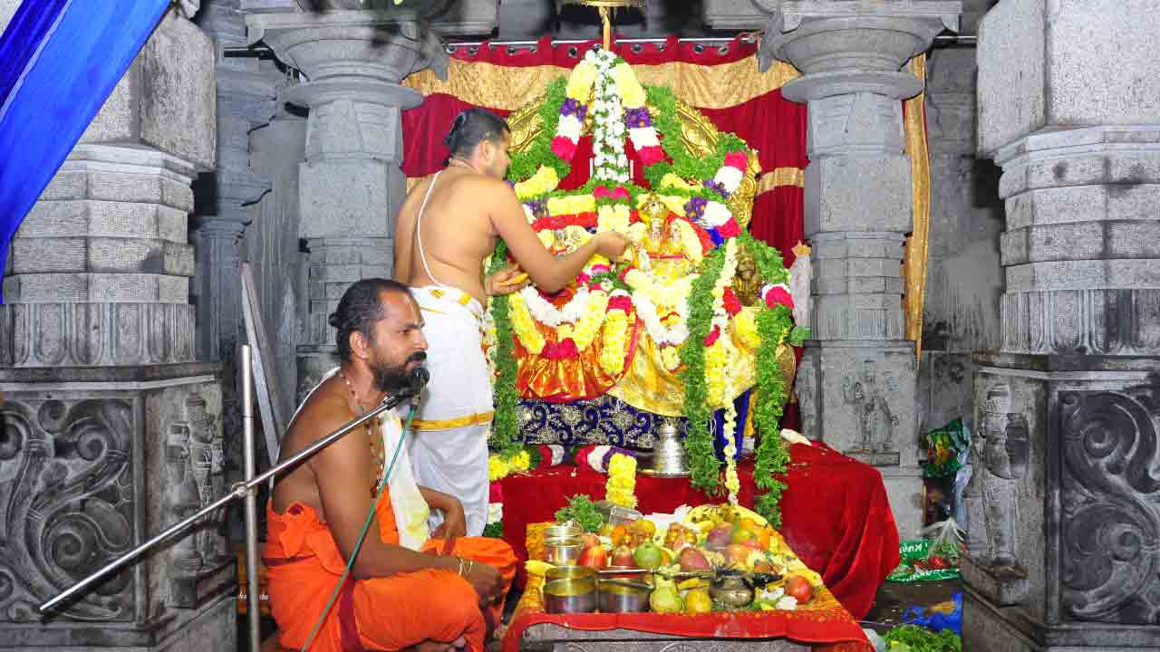యాదాద్రి |స్వయంభూ నరసింహునికి నిజాభిషేకం