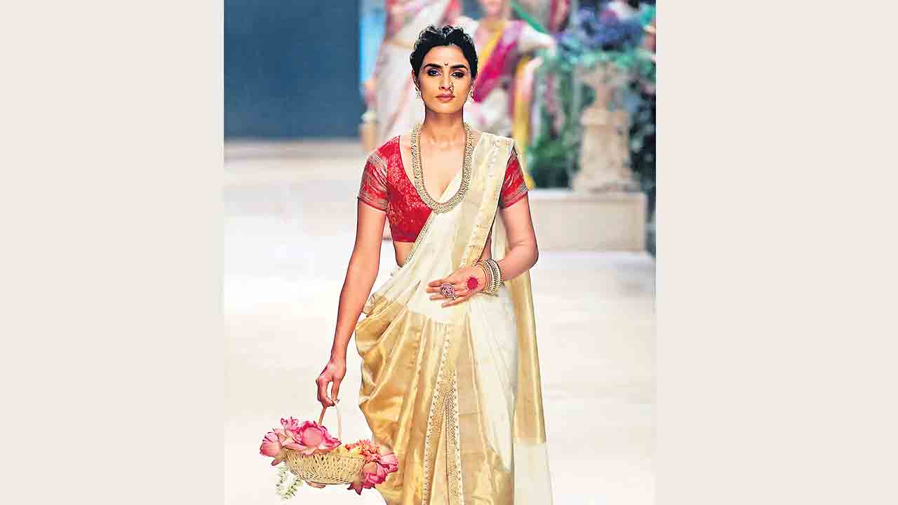 రవివర్మ గీత.. అంజూ నేత!