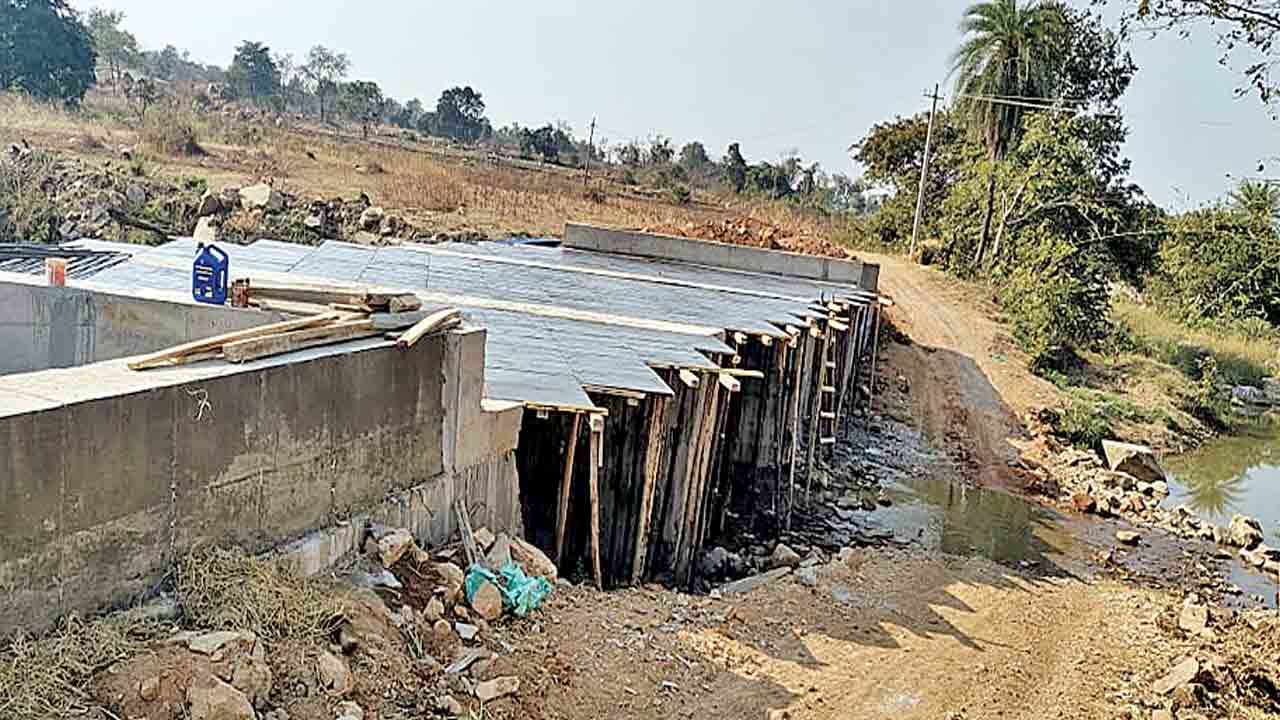 రూ 50 లక్షలతో బ్రిడ్జి నిర్మాణం