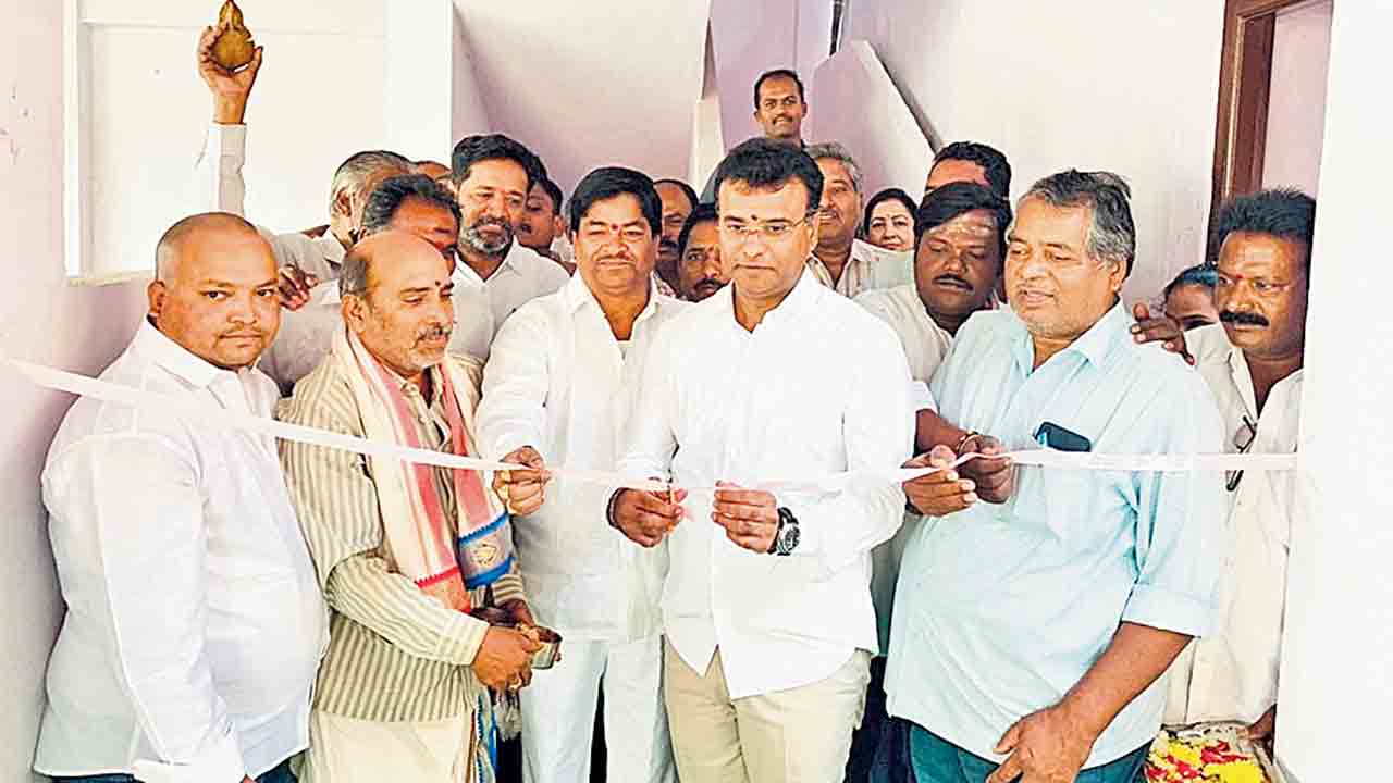 ఆదర్శవంతంగా తీర్చిదిద్దుతా..