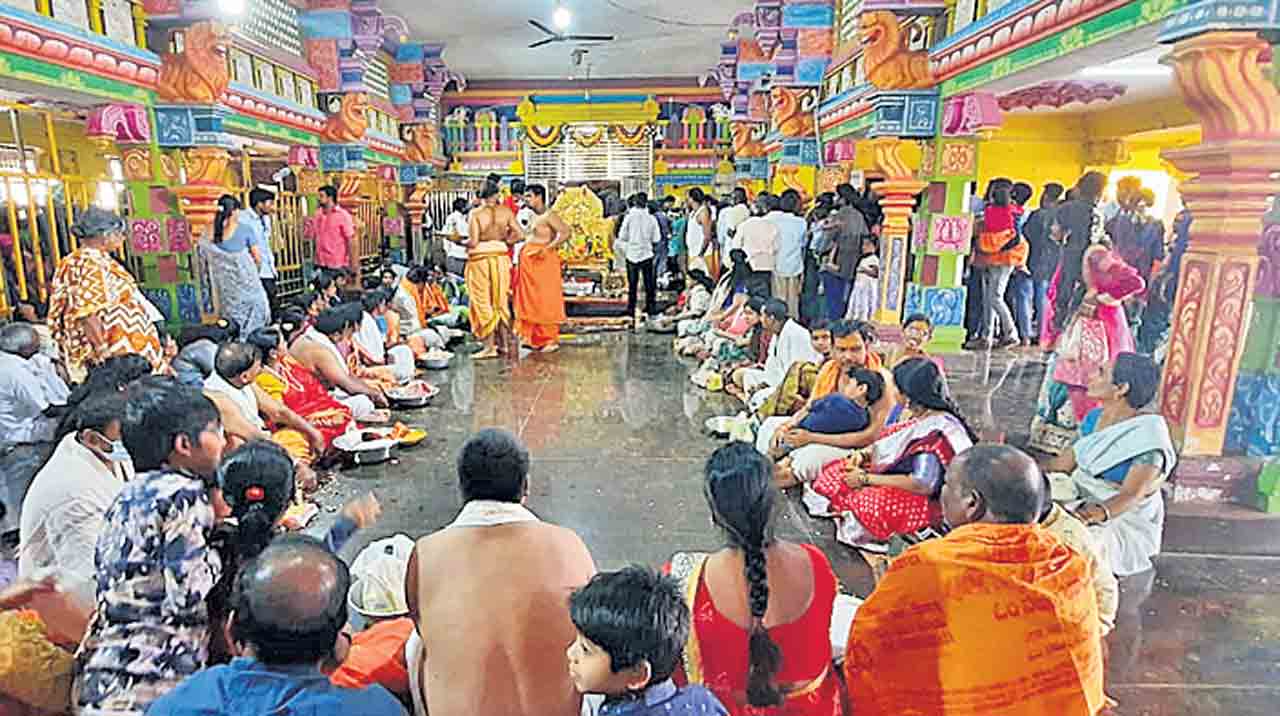 మల్లన్నక్షేత్రానికి భారీగా తరలివచ్చిన భక్తులు