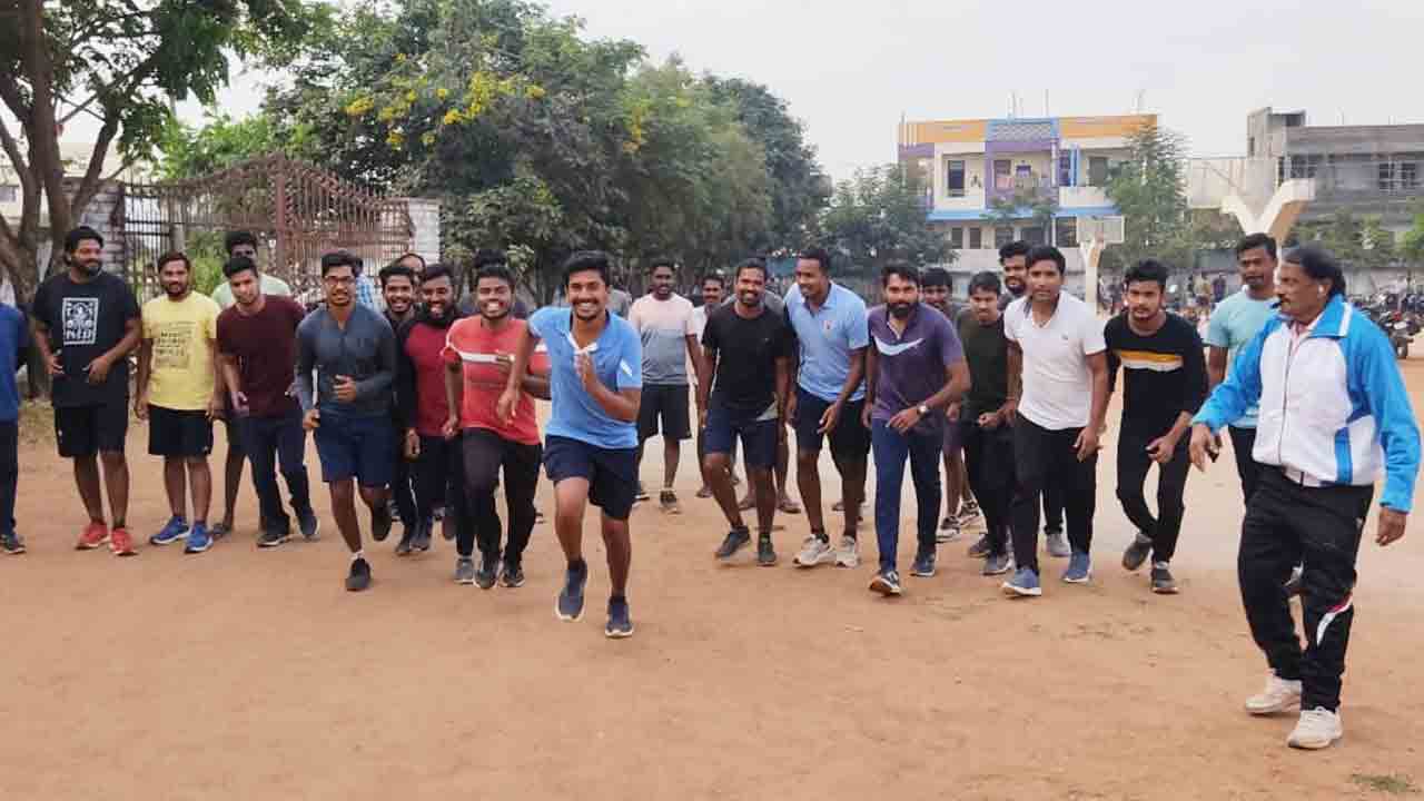 ఆరు పదుల్లోనూ అభినవ ద్రోణాచార్య!