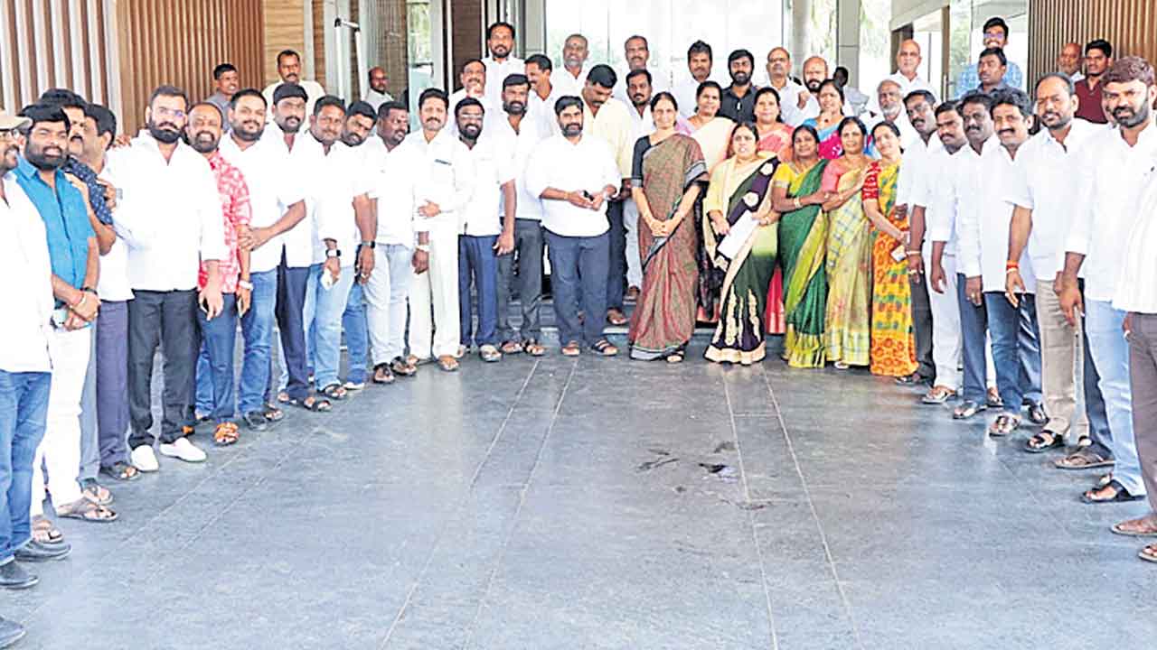 సమన్వయంతో పనిచేసి పార్టీ పటిష్టతకు కృషి చేయాలి