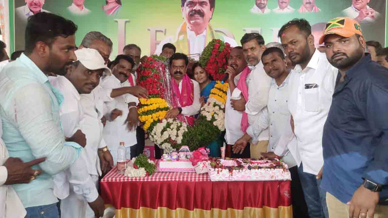 ఘనంగా ఎమ్మెల్యే జన్మదిన వేడుకలు