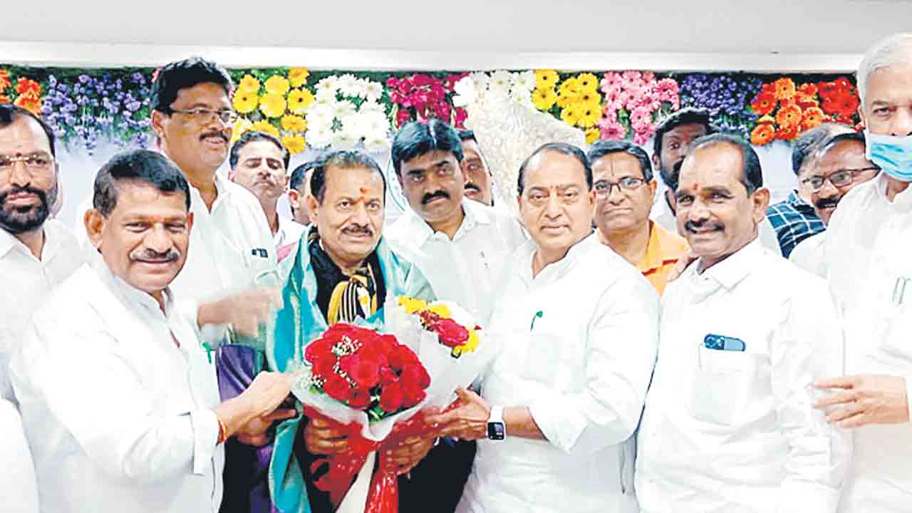 టీఎస్‌ఐడీసీ చైర్మన్‌కు సన్మానం