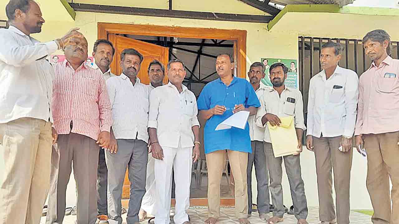 కేంద్ర ప్రభుత్వం విదేశాల నుంచి పత్తి దిగుమతిని నిలిపివేయాలి