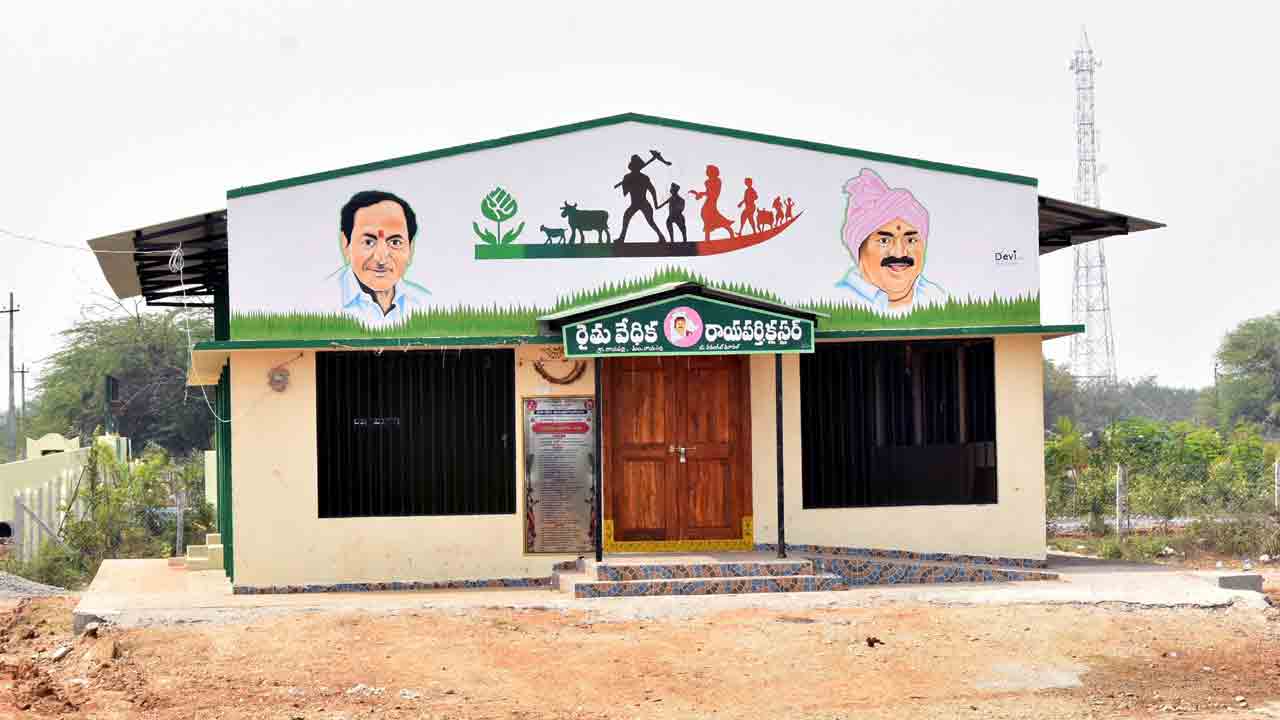 రైతు వేదికలు.. బహుళ ప్రయోజనాలు