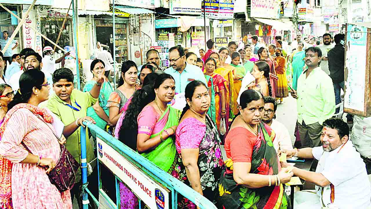 ముక్కోటి వైభవం.. జిల్లాలో ఘనంగా వైకుంఠ ఏకాదశి వేడుకలు