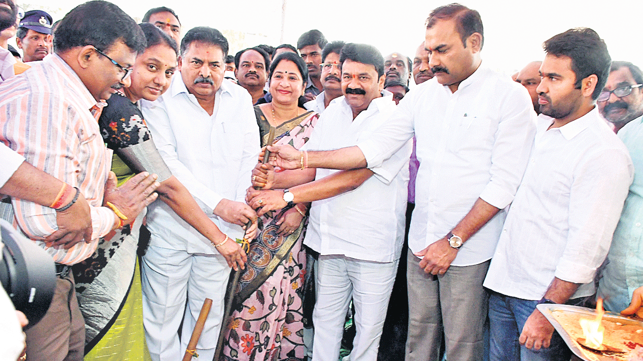 గ్రంథాలయాలకు శాశ్వత భవనాలు