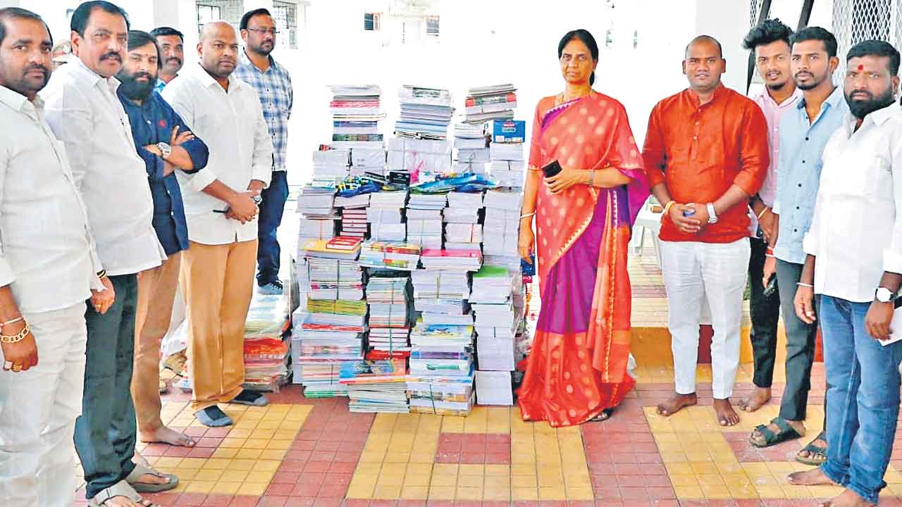 6వేల పుస్తకాలు అందజేత