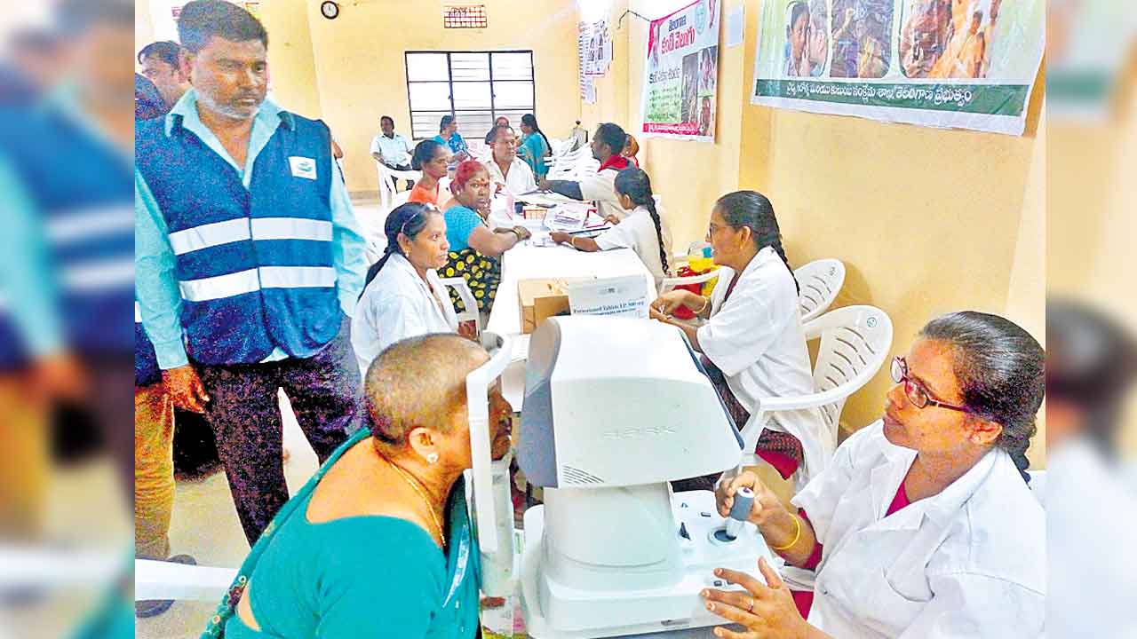 మా కంటి వెలుగువై నిలిచిపోవా!