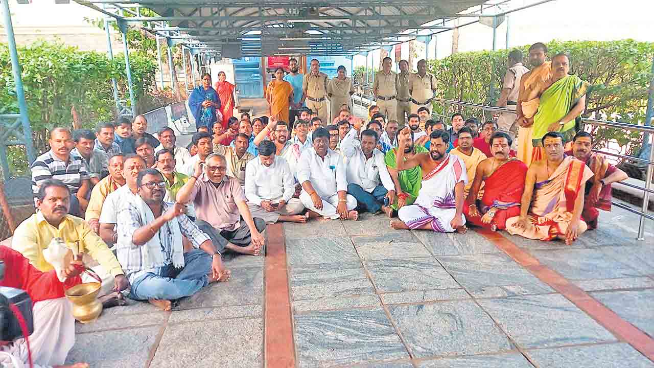 రెంజర్ల రాజేశ్‌పై కేసు నమోదు