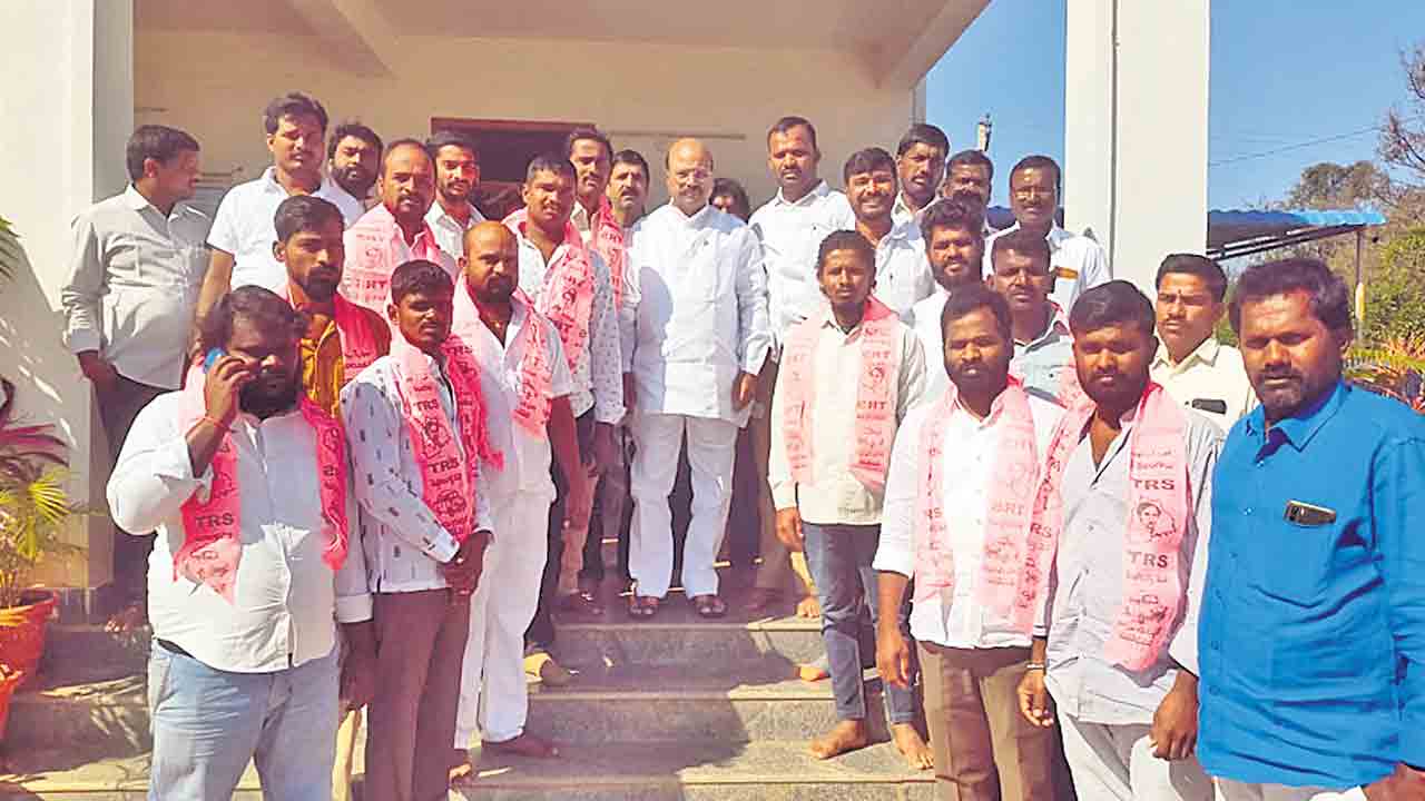 పథకాలకు ఆకర్షితులై బీఆర్‌ఎస్‌లోకి చేరికలు