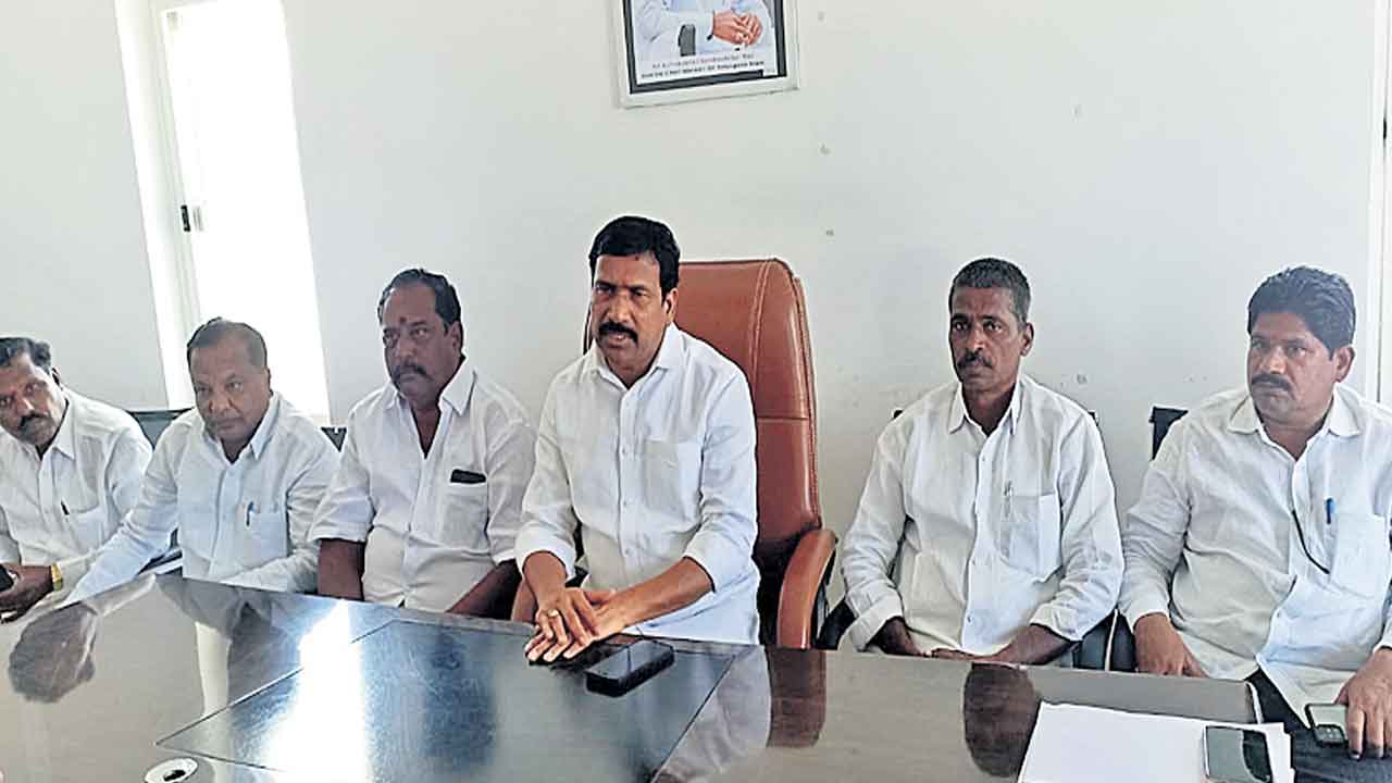 నియోజకవర్గ అభివృద్ధికి కృషి