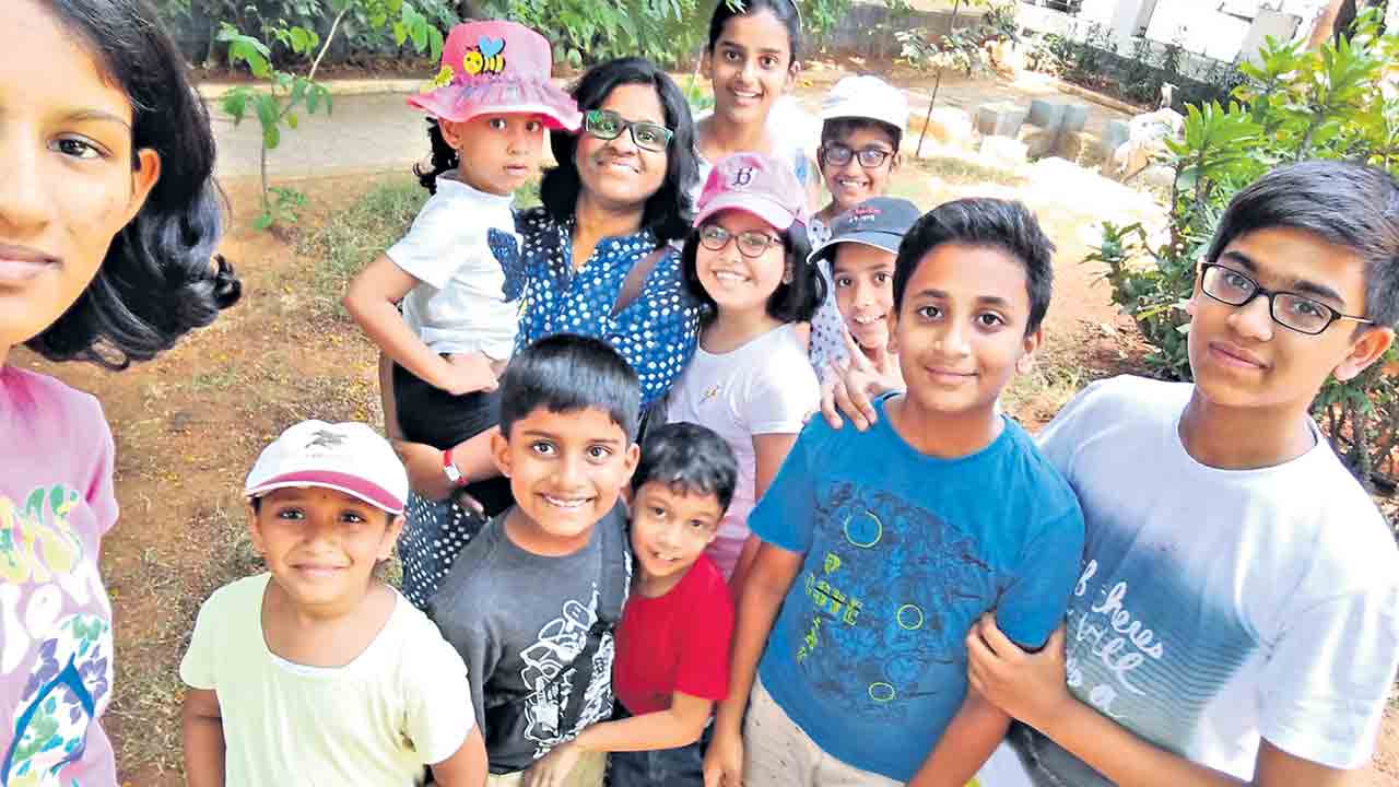పుస్తక ప్రియ!