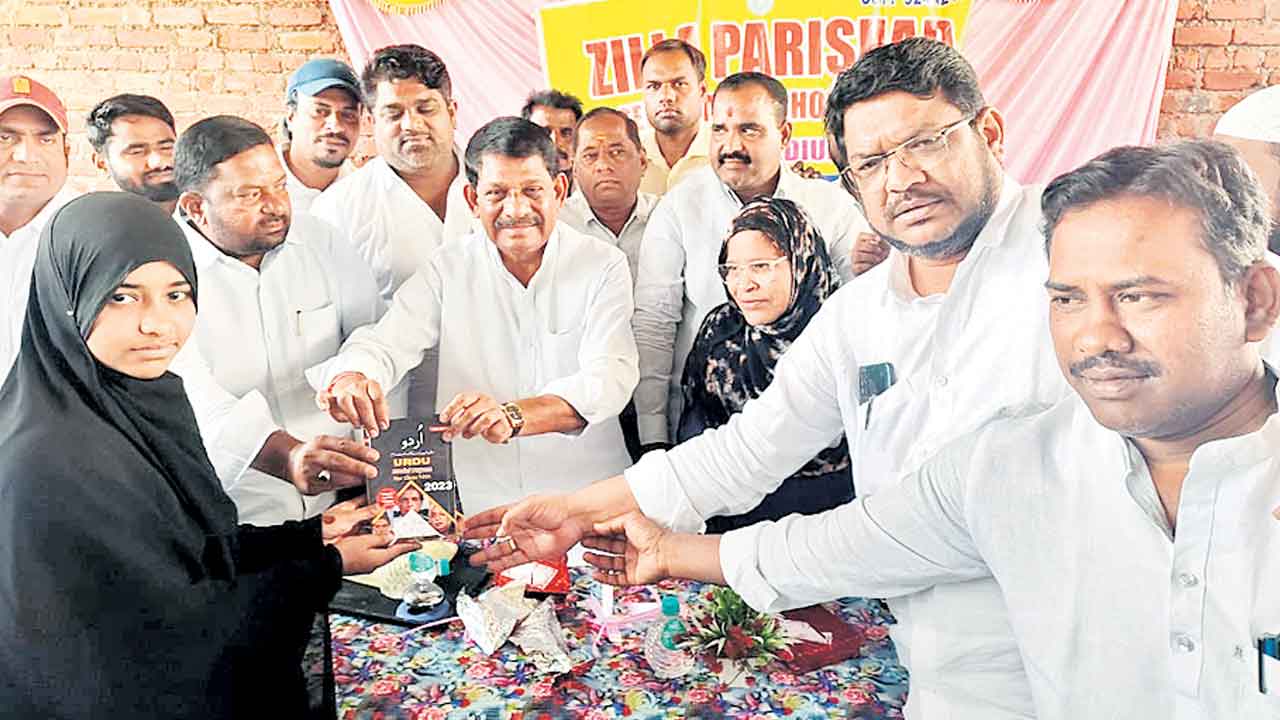 ఉన్నత లక్ష్యంతో చదువుకోవాలి