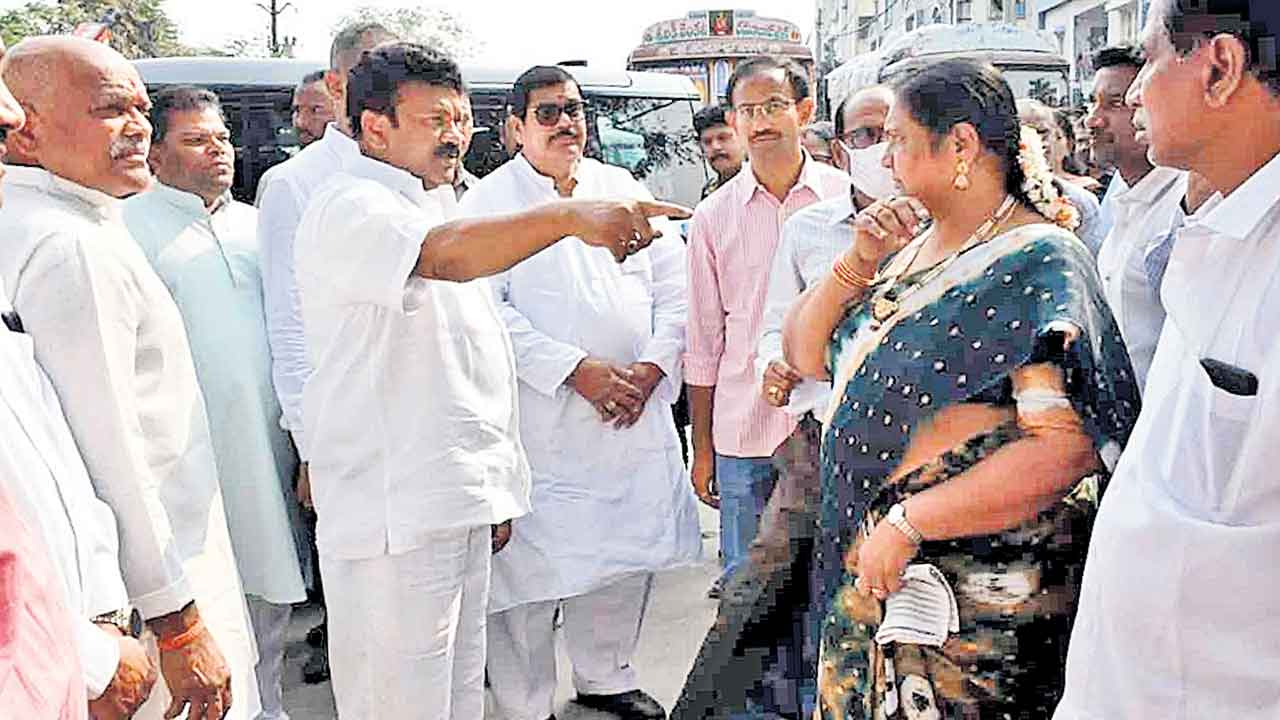 రోడ్డు విస్తరణతో ట్రాఫిక్‌ సమస్యకు చెక్‌