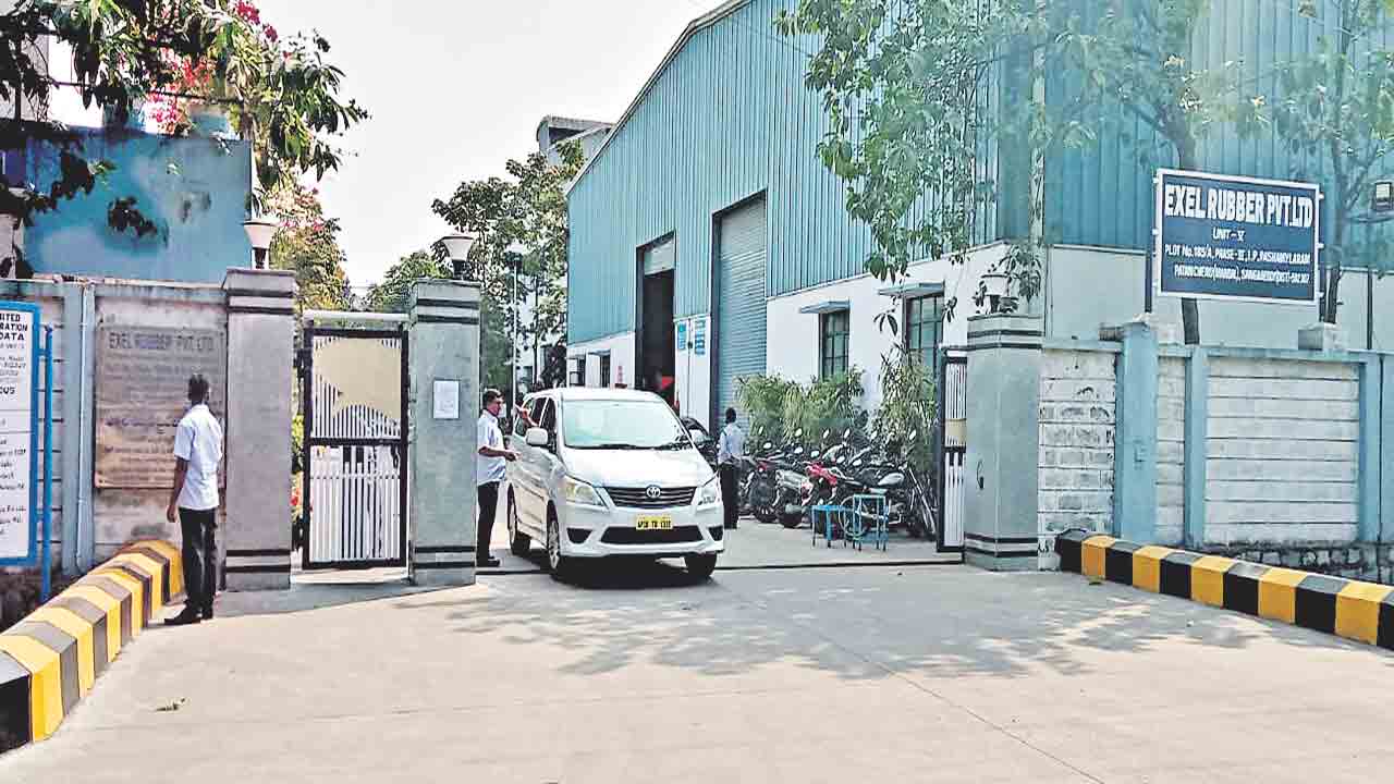 పారిశ్రామికవాడల్లో ఐటీ సోదాలు