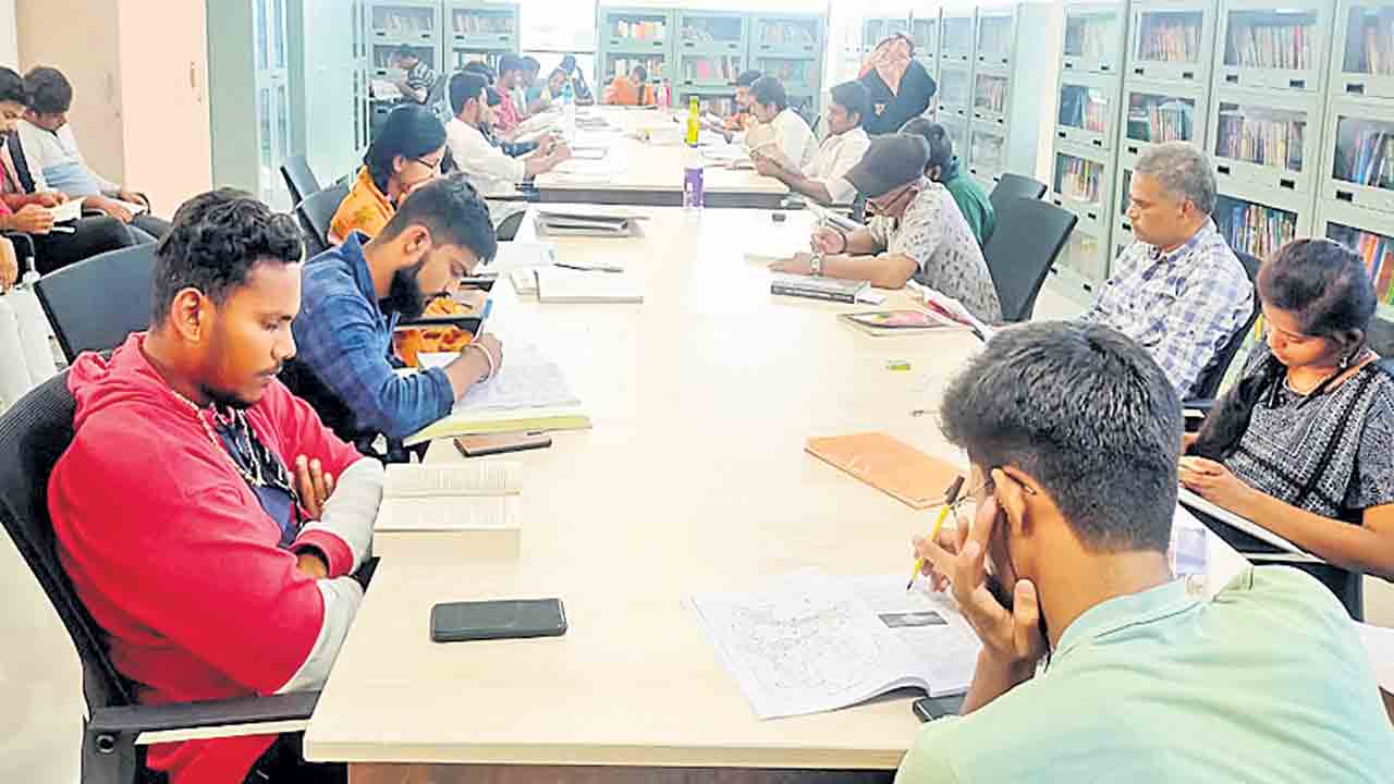 ఉద్యోగార్థుల కోసం పఠన కేంద్రాలు