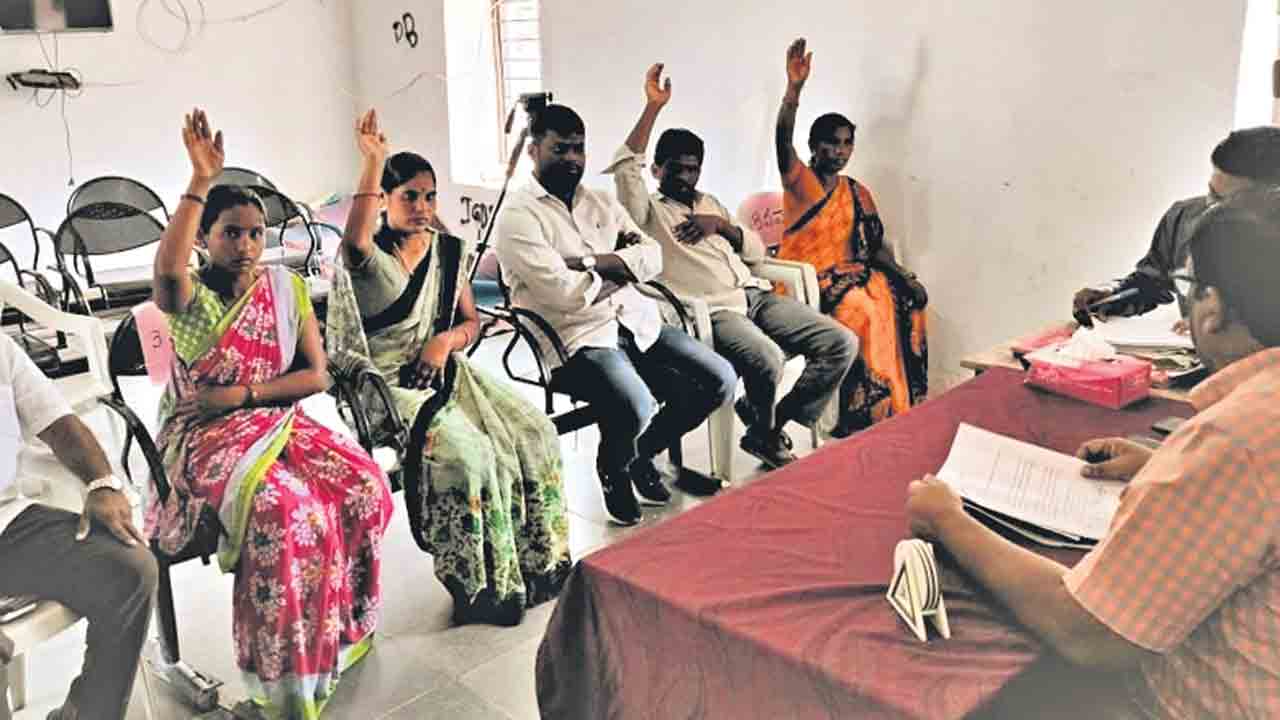 రేగొండి ఉపసర్పంచ్‌పై నెగ్గిన అవిశ్వాసం