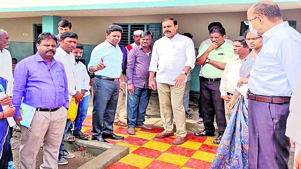 ‘మన ఊరు-మన బడి’ పనుల్లో వేగం పెంచాలి