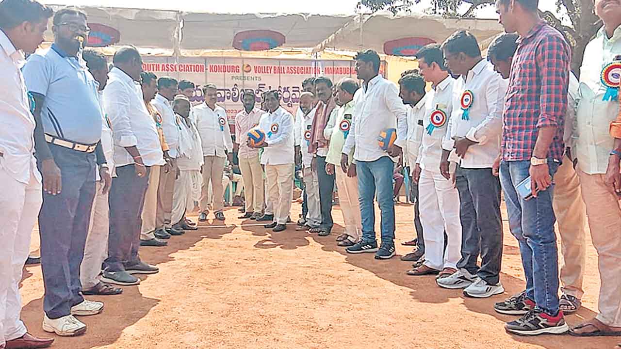 చదువుతో పాటు క్రీడల్లోనూ రాణించాలి