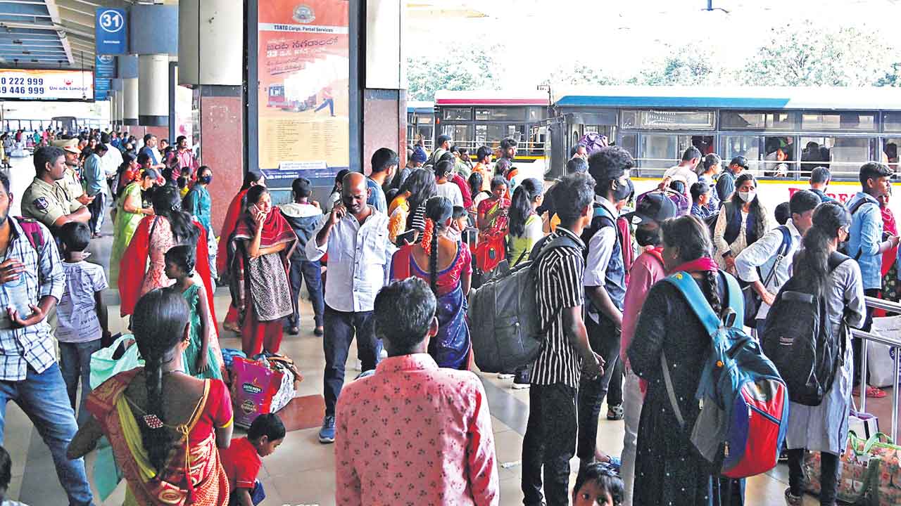 సంక్రాంతికి సొంతూళ్లకు..