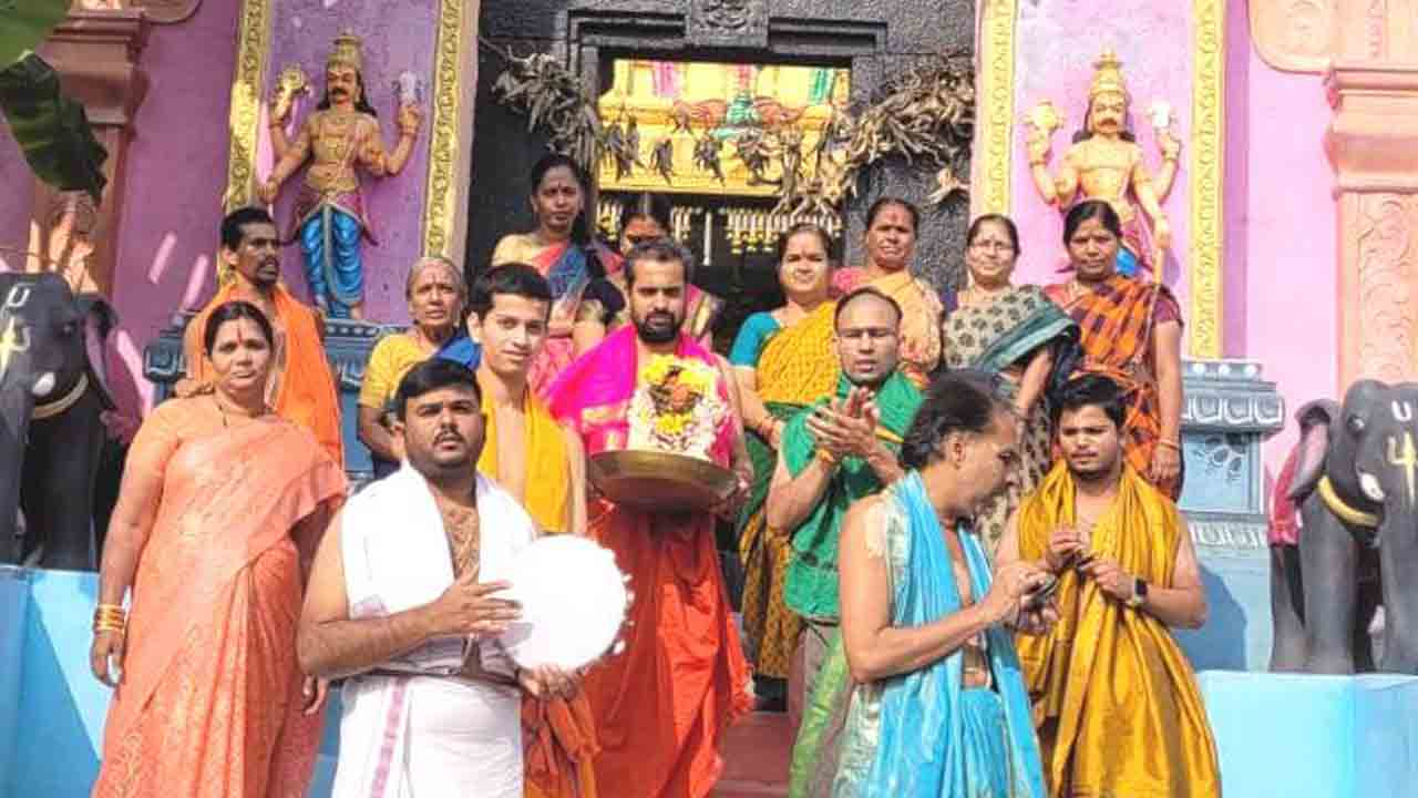 పోటెత్తిన భక్తజనం