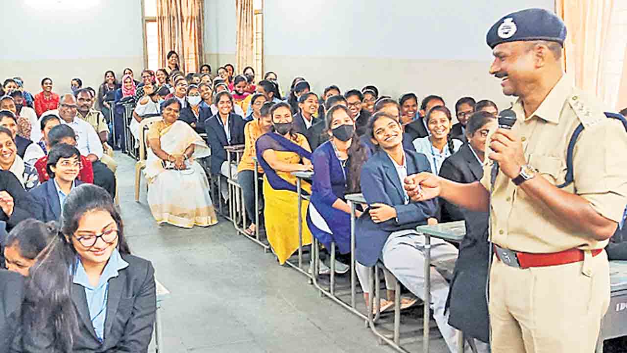 ర్యాష్‌ డ్రైవింగ్‌ చేయొద్దు..