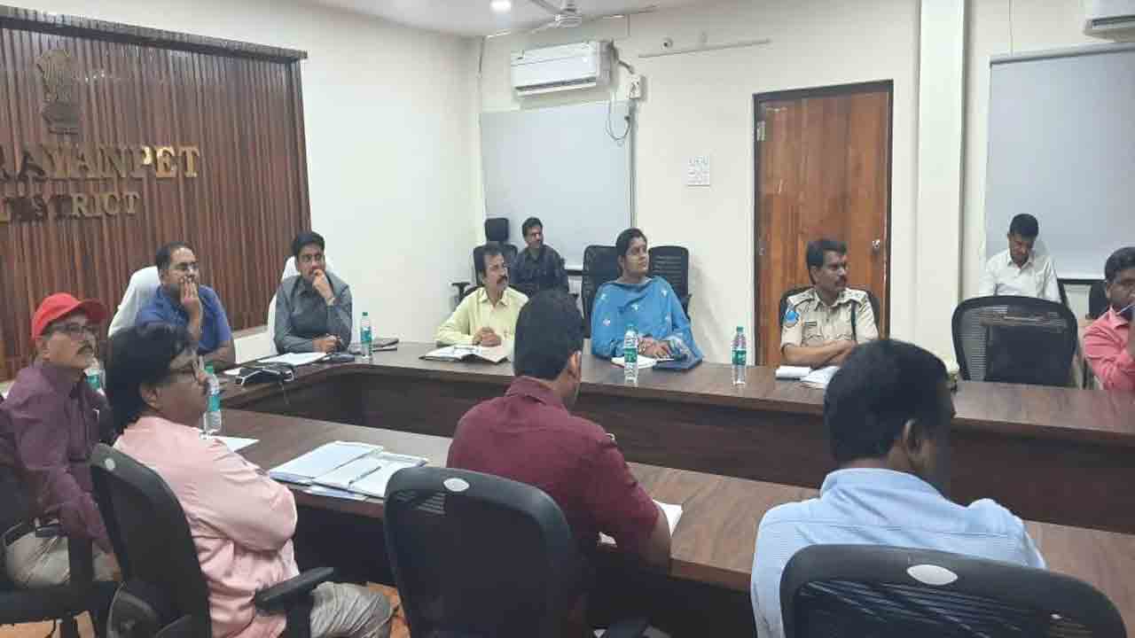 పోడు భూమి రైతులకు పట్టాలు ఇచ్చేలా చర్యలు