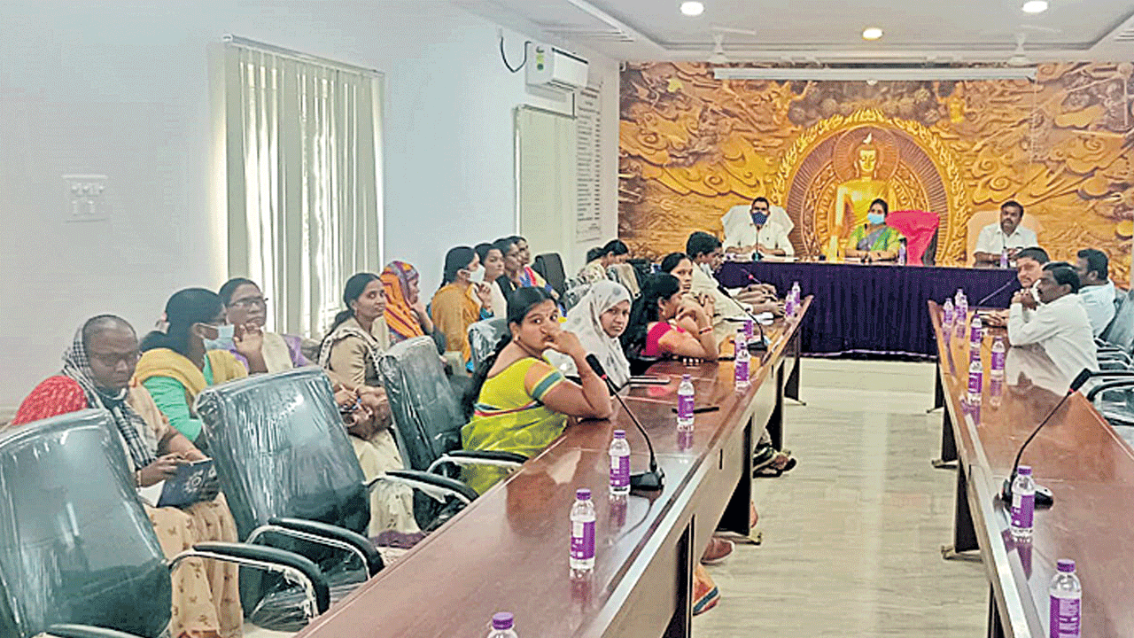 కంటివెలుగును విజయవంతం చేయాలి