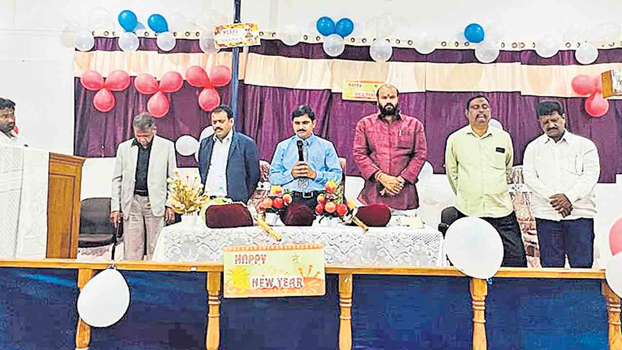 ఆనందోత్సాహాలతో..న్యూయర్‌ వేడుకలు