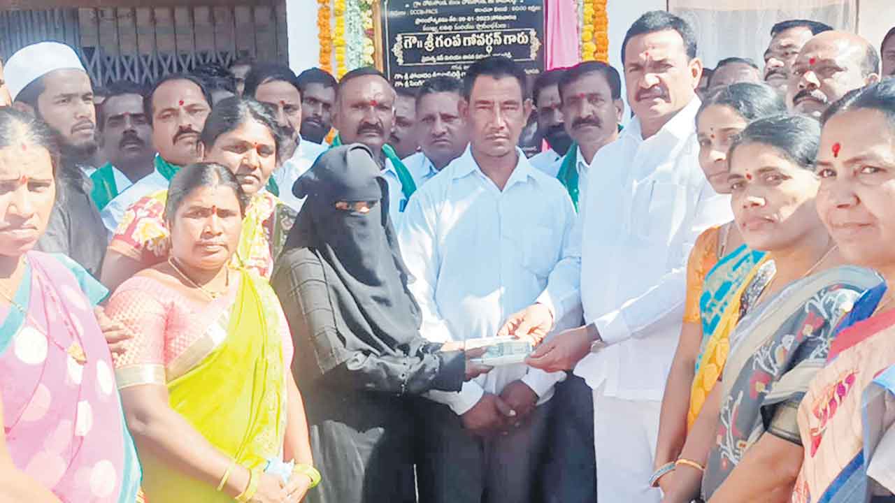 ప్రభుత్వ విప్‌ బిజీబిజీ..