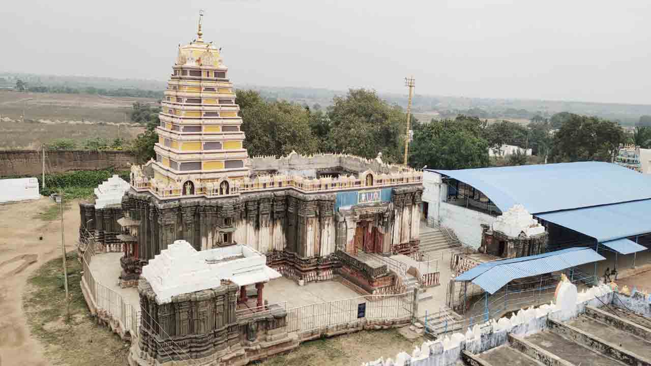 కోరిన కోర్కెలు తీర్చే స్వయంభువుడు