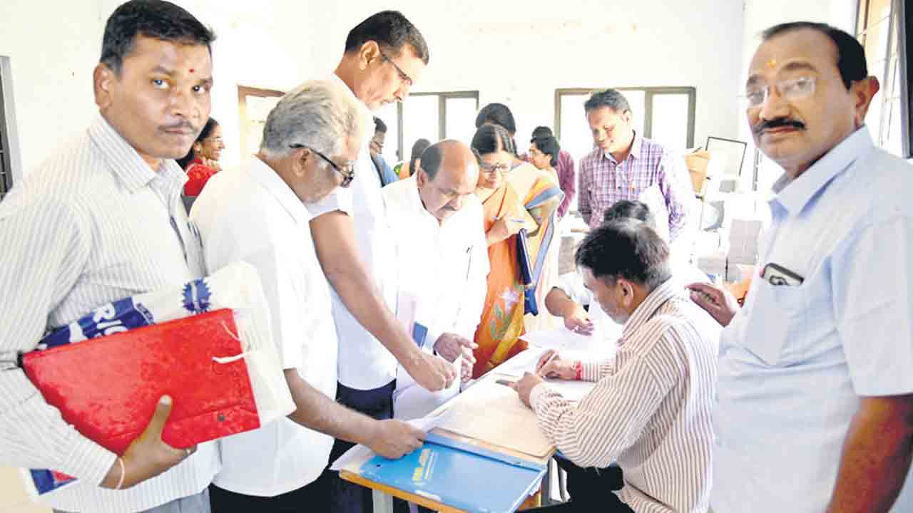 కొనసాగుతున్న పదోన్నతుల ప్రక్రియ