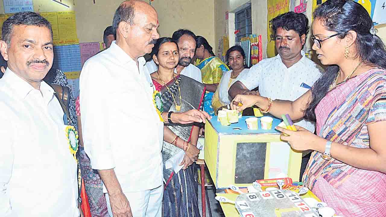 సర్కారు బడుల బలోపేతానికి సీఎం కృషి