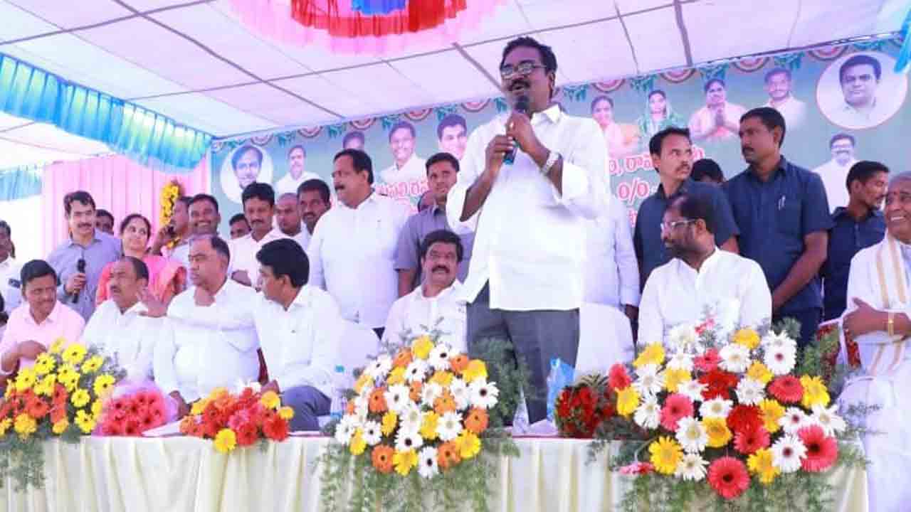 తెలంగాణకు సీఎం కేసీఆరే శ్రీరక్ష