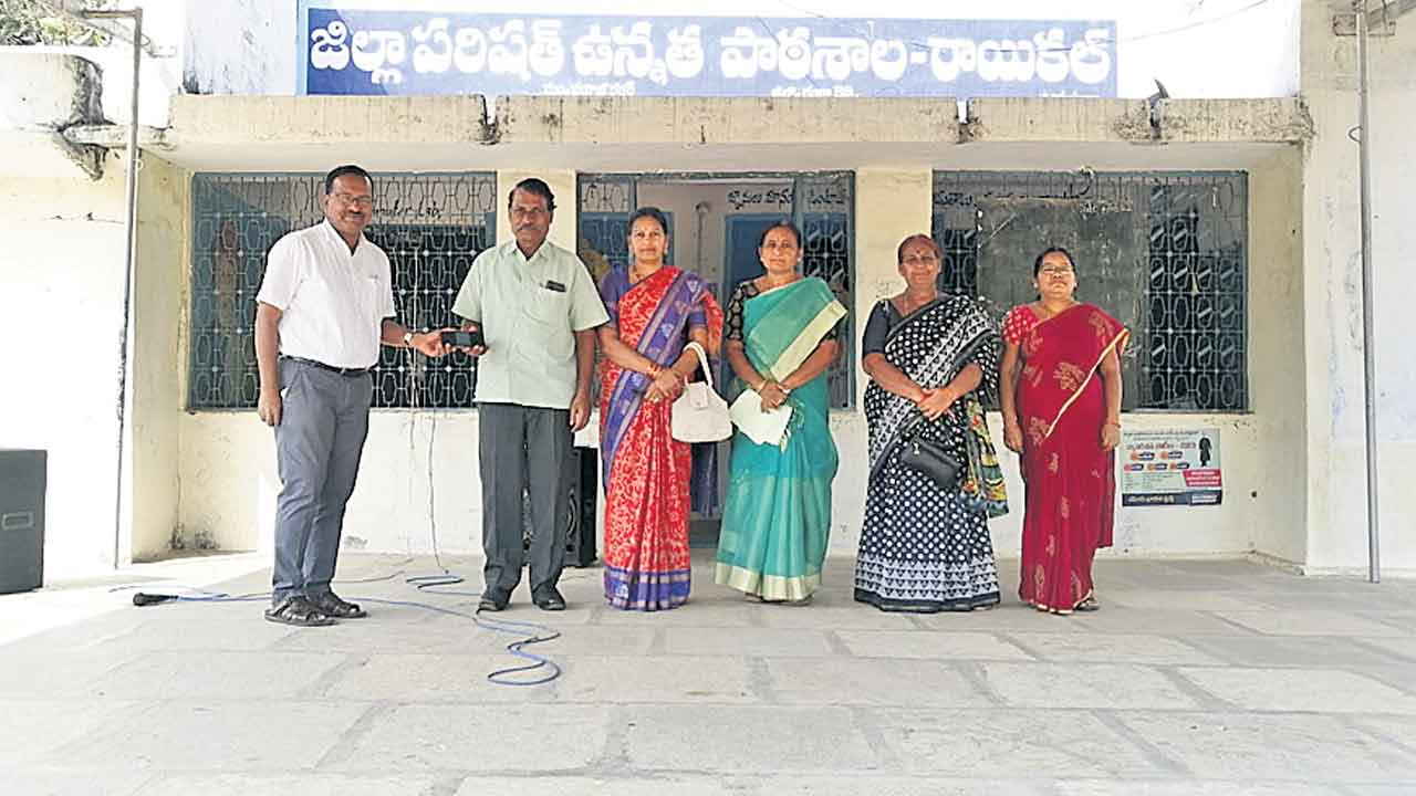 విద్యార్థులు ఆంగ్లంపై పట్టు సాధించాలి