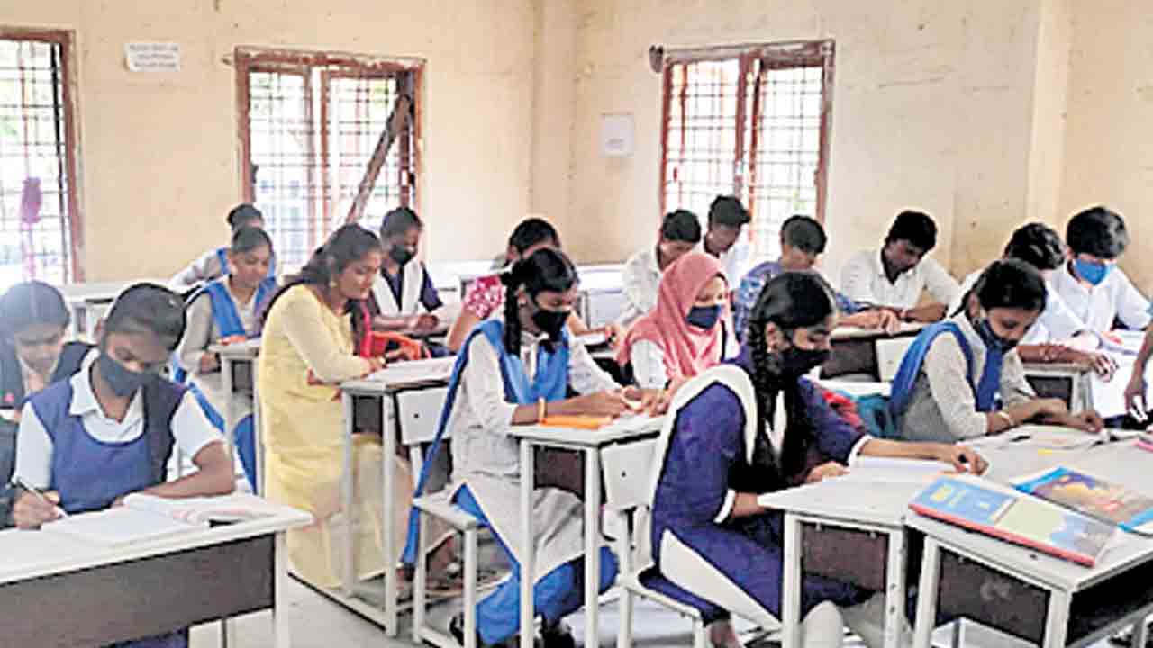 వందశాతం ఉత్తీర్ణతే లక్ష్యంగా..