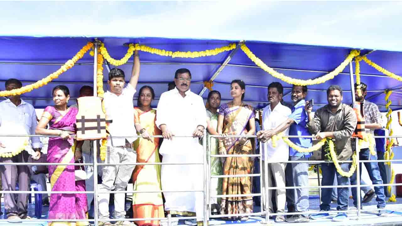 పర్యాటక రంగంపై ప్రత్యేక దృష్టి