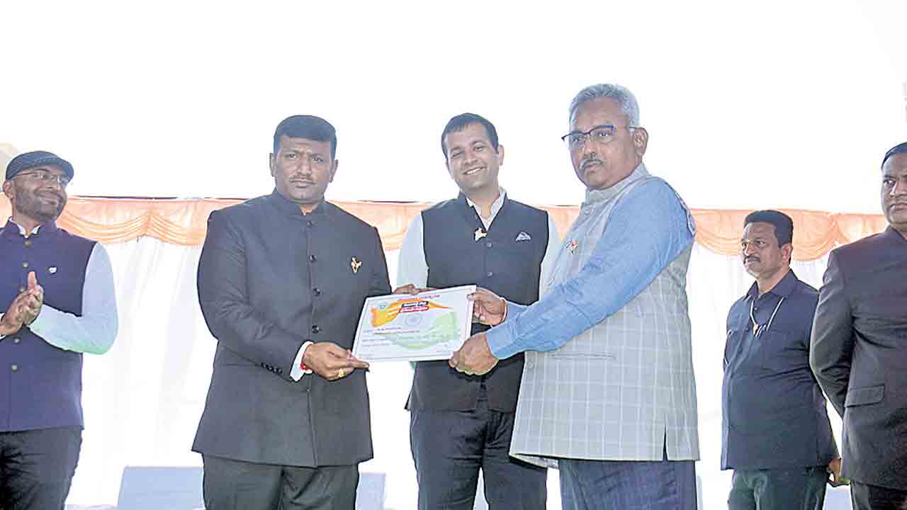 పనితీరుకు ప్రశంస